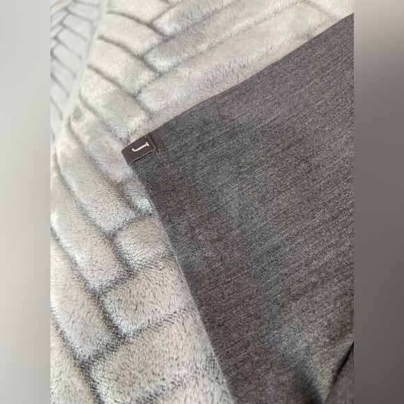 (NWT) Jaanuu Heather Gray scrub set (XS) - Picture 5 of 10